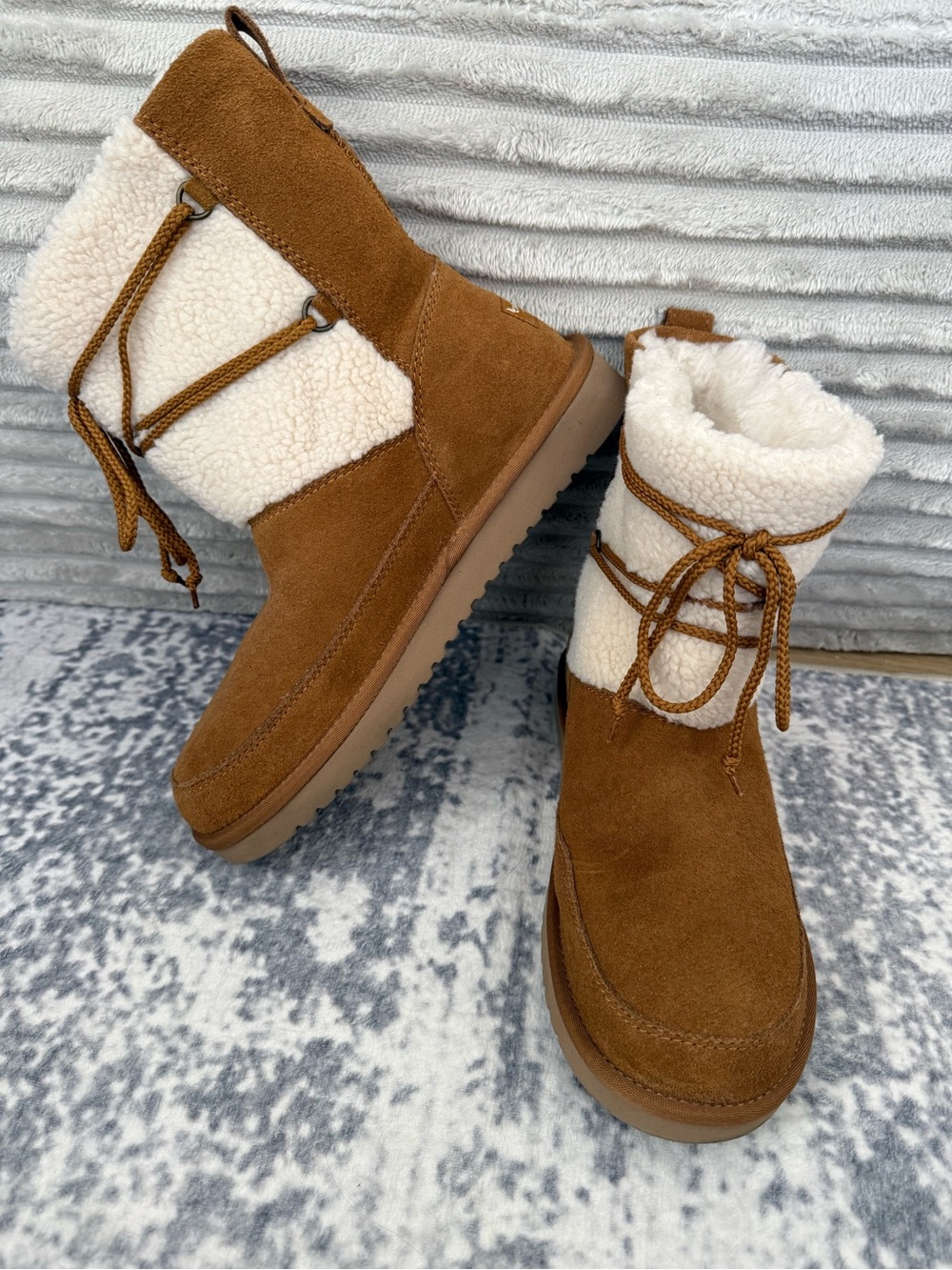 Koolaburra by Ugg Chestnut Brown with Cream Shearling Boots Size 10